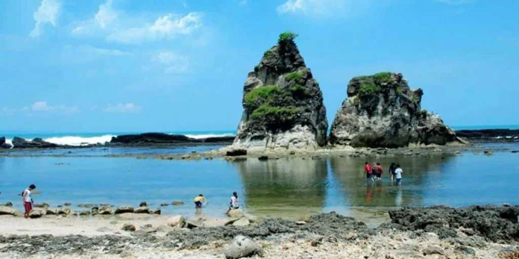 Tips praktis sebelum berkunjung ke Pantai Tanjung Layar