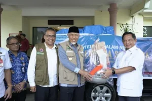 Tito Karnavian Serahkan Bantuan dan Rencanakan Pembangunan Hunian Tetap bagi Penyintas Bencana di Aceh Tamiang