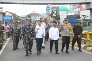 TNI AL Lanal Banyuwangi Kirim 130 Personel Atasi Kemacetan Arus Balik di Ketapang
