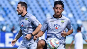 Transformasi Rahmat dari Winger ke Striker Bikin Ngeri Lawan, Puji Suporter Persib