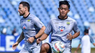 Transformasi Rahmat dari Winger ke Striker Bikin Ngeri Lawan, Puji Suporter Persib