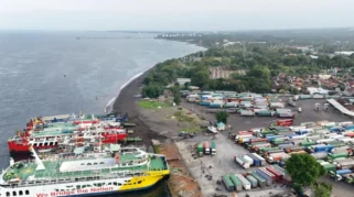 Truk Logistik Membanjiri Jalur Ketapang, Antrean Panjang 7 km pada H+12 Lebaran