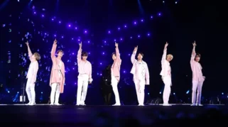 V BTS Jadi Sorotan Usai Pose ala Satoru Gojo di Konser Arirang World Tour Tokyo Dome