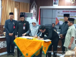 Wagub Kalbar Tantang KDM Perbaiki Jalan dengan APBD Rp6 Triliun, Dapat CSR Rp239 Juta untuk DKM