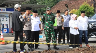 Wakil Gubernur Jawa Timur Tinjau Pelebaran Jalan di Kabupaten Malang, Pastikan Proyek Lancar