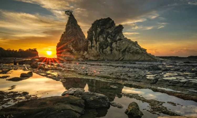 Waktu Terbaik untuk Menikmati Pantai Tanjung Layar