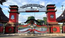 Wali Kota Blitar Tinjau Langsung Alun‑alun Setelah Review Gilang Her