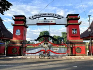 Wali Kota Blitar Tinjau Langsung Alun‑alun Setelah Review Gilang Her