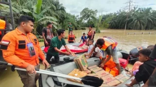 Warga Aceh Timur Demo Minta Transparansi Bantuan Banjir