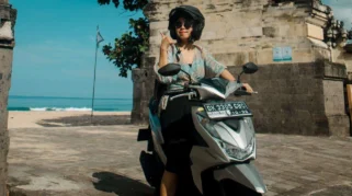 Warga Belgia Dideportasi Karena Lompat ke Laut Pakai Motor Rental di Bali