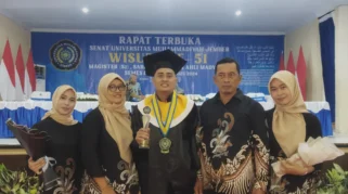 Wisuda ke-54 Unmuh Jember Cetak Generasi Tangguh Berprestasi dan Umumkan Fakultas Kedokteran Baru