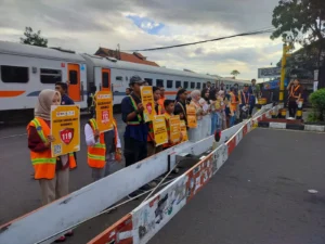 YLKI Desak Reformasi Total Sistem Keselamatan Kereta Api Usai Kecelakaan Bekasi Timur