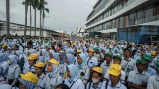1.600 Buruh Pabrik Mainan di Sragen Di-PHK, Buruh Indomaret Demo Tuntut Upah Lembur Dibayar Penuh