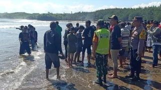31 Wisatawan Asal Surabaya Diserang OTK di Pantai Wediawu Malang Positif Narkoba