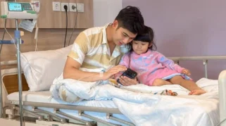 7 Potret Teuku Ryan Dirawat di RS dan Ditemani Moana, Semangat Sembuh!