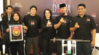 Ahmad Dhani Perkenalkan Menu Kopasus pada Grand Opening Kopi Dewa 19 di Surabaya