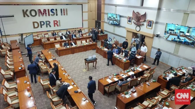 Anggota Komisi III DPR Siap Bahas Revisi RUU Polri, Namun Menunggu Arahan Pimpinan