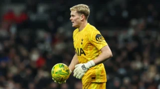 Antonín Kinský Bantu Tottenham Keluar dari Zona Degradasi