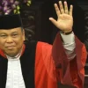 Arief Hidayat Dilantik Profesor Emeritus Hukum Tata Negara di Universitas Borobudur