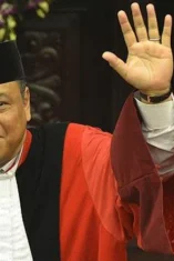 Arief Hidayat Dilantik Profesor Emeritus Hukum Tata Negara di Universitas Borobudur