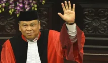 Arief Hidayat Dilantik Profesor Emeritus Hukum Tata Negara di Universitas Borobudur