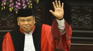 Arief Hidayat Dilantik Profesor Emeritus Hukum Tata Negara di Universitas Borobudur