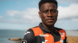 Arsene Kouassi Berperan Penting dalam Performa FC Lorient di Ligue 1 Musim 2025-2026