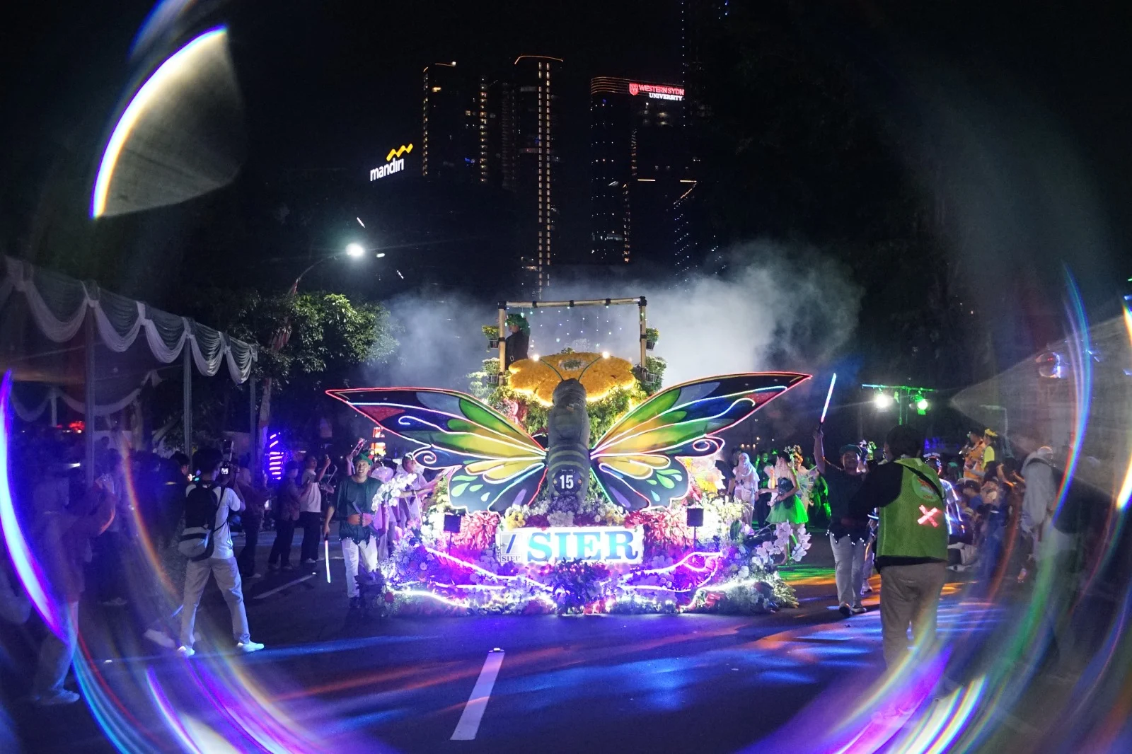 Artistik dan Futuristik! Kupu-kupu Robotik SIER Karya Mahasiswa ITS Pukau Surabaya Vaganza 2026
