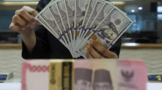 Awal Pekan, Rupiah Dibuka Anjlok hingga Rp17.650 per Dolar AS