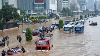 Banjir Jakarta Hari Ini Menggenangi Kawasan Bojong Kavling hingga Setinggi Paha Orang Dewasa