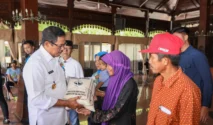 Bantuan Pemerintah Kudus untuk Keluarga yang Selama Enam Tahun Tinggal di Lorong 1x6 Meter