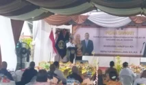 Bascamb MC Serahkan Kenang-kenangan dalam Acara Pisah Sambut Kalapas Mojokerto