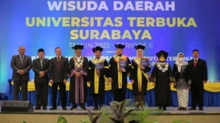 “Berani Dulu, Sempurna Belakangan”: Dahlan Iskan Motivasi Lulusan UT Surabaya Menjelang Wisuda