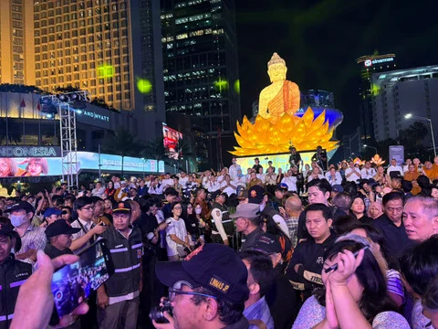 Bhante Dhammasubho Ungkap Filosofi Merenung dalam Perayaan Waisak di Bundaran HI yang Sarat Makna
