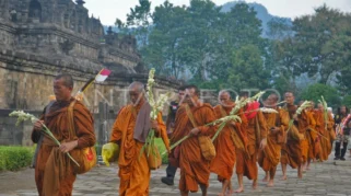 Biksu Thudong Disambut Meriah di Banyuwangi, Perjalanan Damai Menuju Borobudur