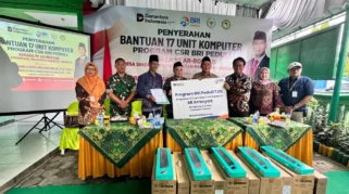 BRI Krian Serahkan 17 Unit Komputer untuk Tingkatkan Pendidikan Digital di MI Ar-Rosyad Simogirang