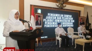 Bupati Ipuk Lantik 52 Pejabat Baru di Banyuwangi dan Tekankan Pentingnya ASN Turun ke Lapangan