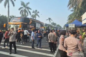 Bus Terjebak Macet, Ratusan Buruh May Day di Monas Terlambat Pulang
