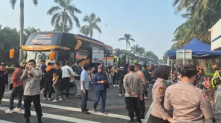 Bus Terjebak Macet, Ratusan Buruh May Day di Monas Terlambat Pulang
