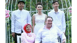 Dahlia Poland dan Rangga Azies Tampak Mesra di Sesi Photobox