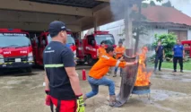 Damkar Bondowoso Gelar Pelatihan Penanganan Kebakaran di Klinik Al Fatih