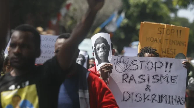 Dari Rasisme Berujung Damai: Rico dan Kevon Watt Akhiri Konflik dengan Kalung Emas di Surabaya
