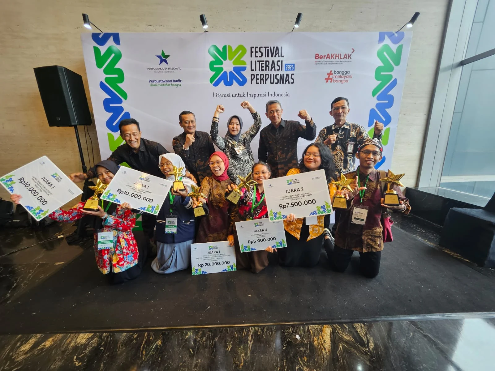 Delegasi Unmuh Jember Raih Best Team Kedua Nasional di Ajang Literasi Internasional SEALNET PI25