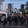 Demo Hardiknas BEM SI di Patung Kuda Jakarta: Massa Mahasiswa Tuntut Reformasi Pendidikan