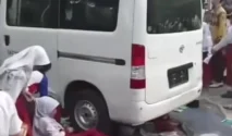 Detik‑Detik Mobil Seruduk Siswa SD di Pandeglang, Guru: Ada yang Terpental Hingga Masuk Selokan
