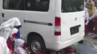 Detik‑Detik Mobil Seruduk Siswa SD di Pandeglang, Guru: Ada yang Terpental Hingga Masuk Selokan