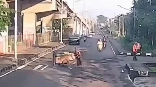 Detik-detik Pajero Kabur Usai Tabrak Pedagang Buah di Jaktim