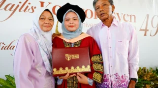 Diari Kandidat Doktor Pertama dalam Keluarga: Perjuangan Akademik dan Keluarga