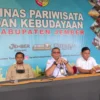 Dinas Pariwisata dan Kebudayaan Jember Kunjungi Pengrajin Kentongan Pak Sutaji dalam Peringatan Hari Ekonomi Kreatif Nasional