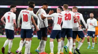 Djed Spence Berhasil Amankan Tempat di Timnas Inggris untuk Piala Dunia 2026 Meski Alami Cedera Rahang